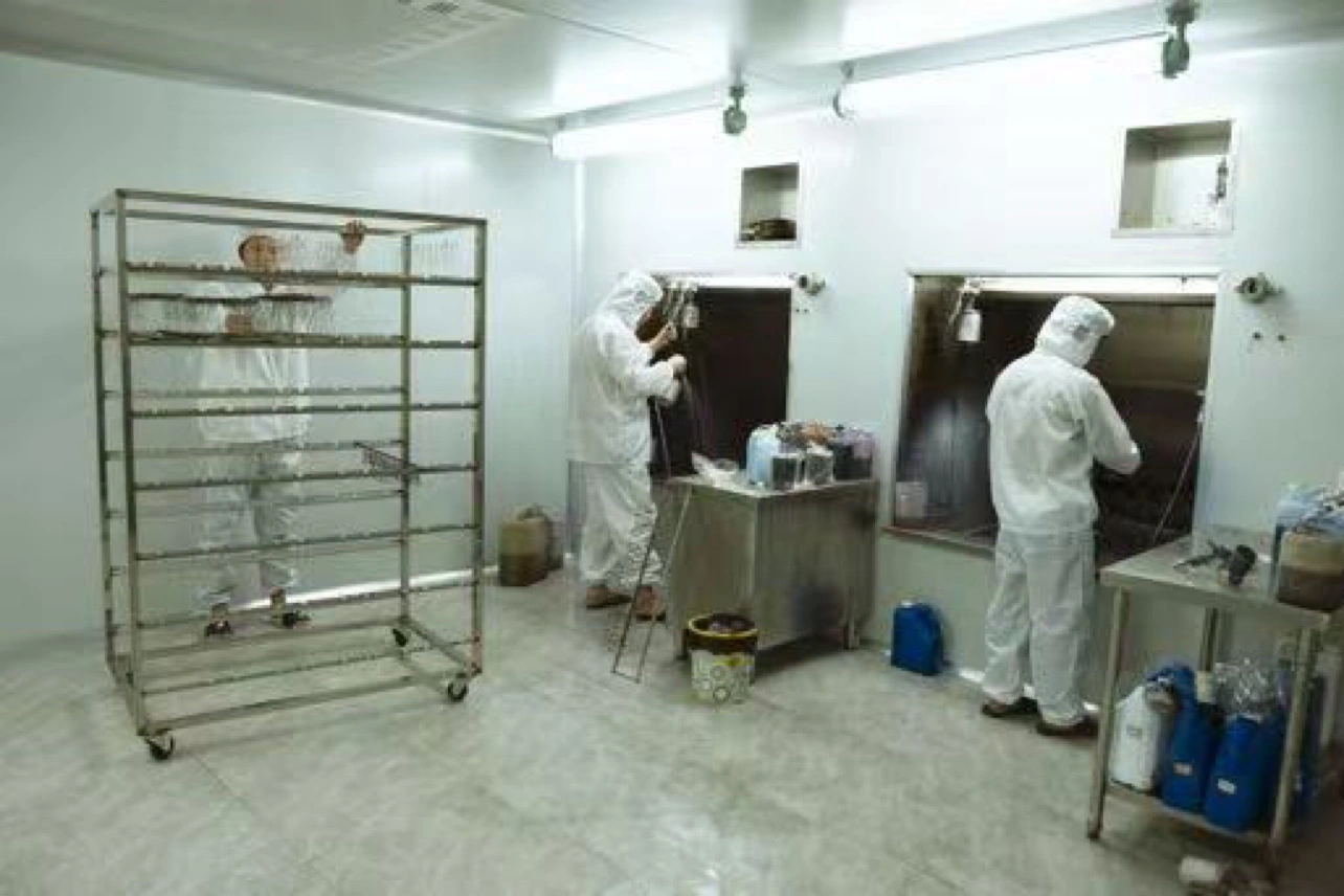 Spray room